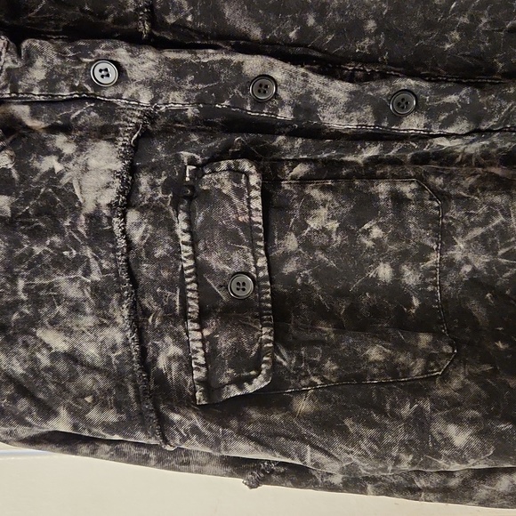 Michelle Mae, Amber acid wash button up size XL 100% rayon - Picture 6 of 10